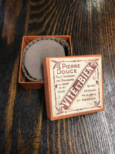 Load image into Gallery viewer, Vintage French Vite et Bien Shoe Polish Cleaner Box, Full